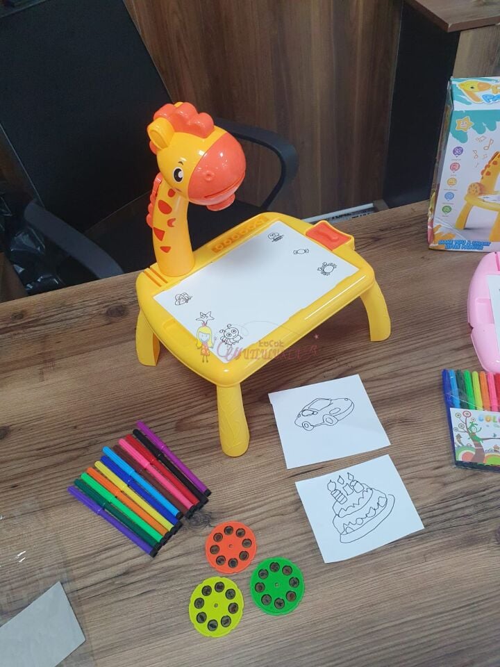 Projeksiyonlu Turuncu / Pembe  Zürafa Mini Çizim Masası 12 Renk Boya Kalemi Seti ve Çizim Defteri