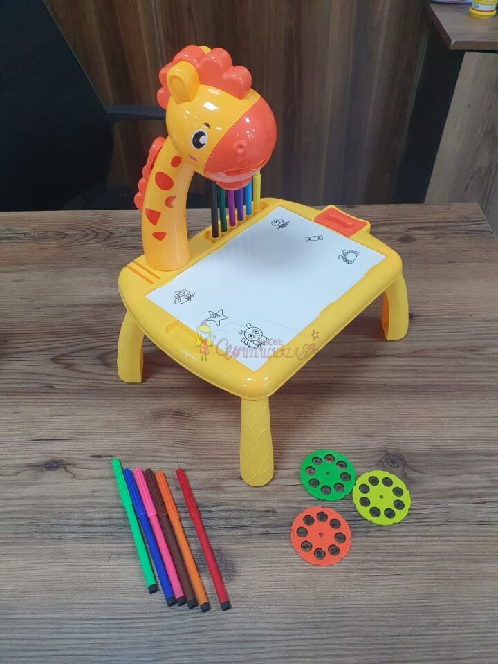 Projeksiyonlu Turuncu / Pembe  Zürafa Mini Çizim Masası 12 Renk Boya Kalemi Seti ve Çizim Defteri